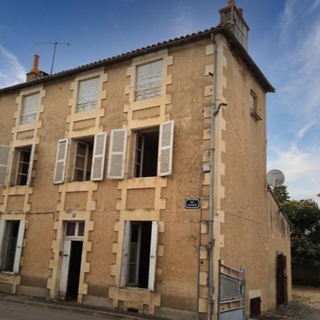 Cozy Village Escape In Montmorillon Exterior foto