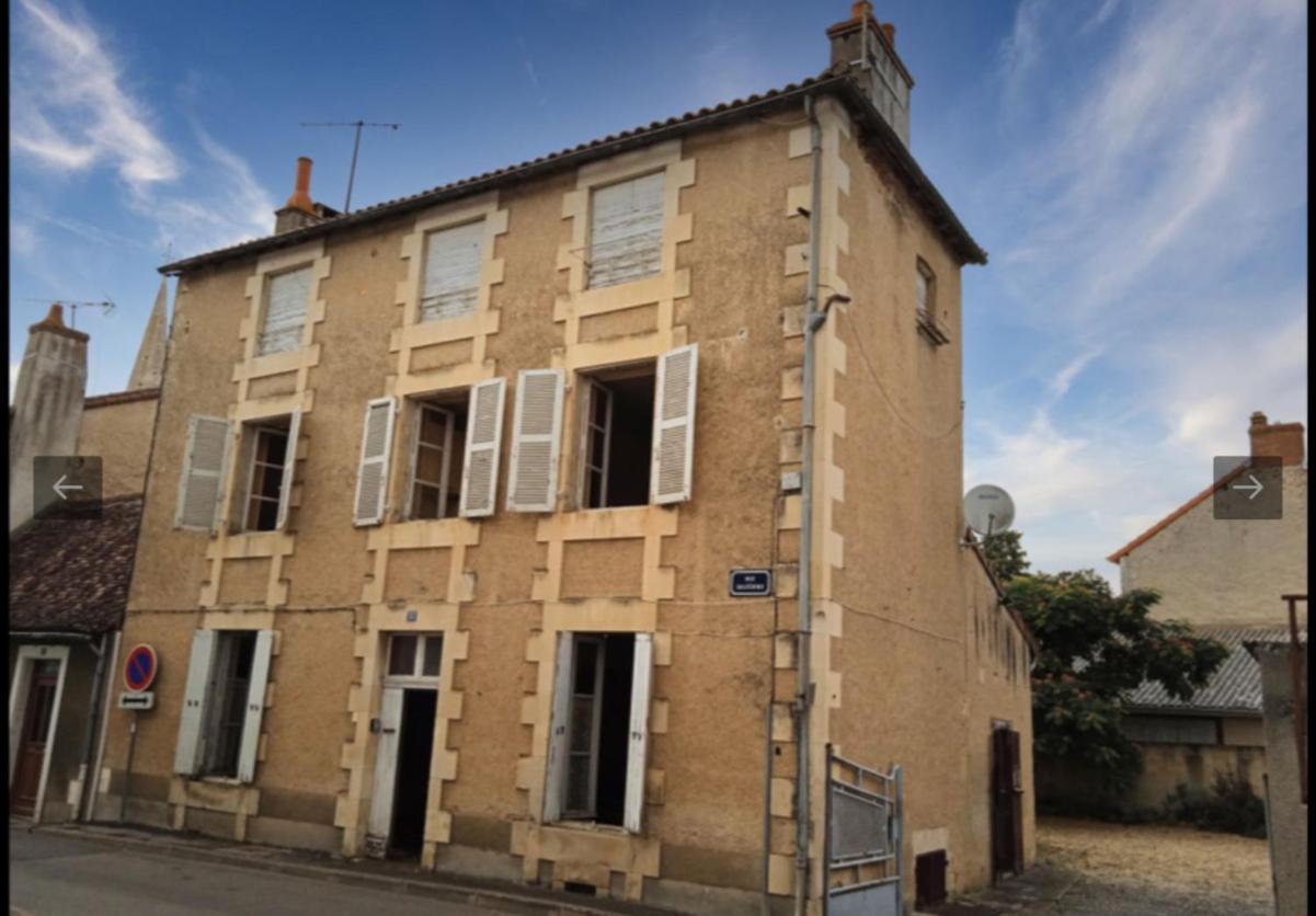 Cozy Village Escape In Montmorillon Exterior foto